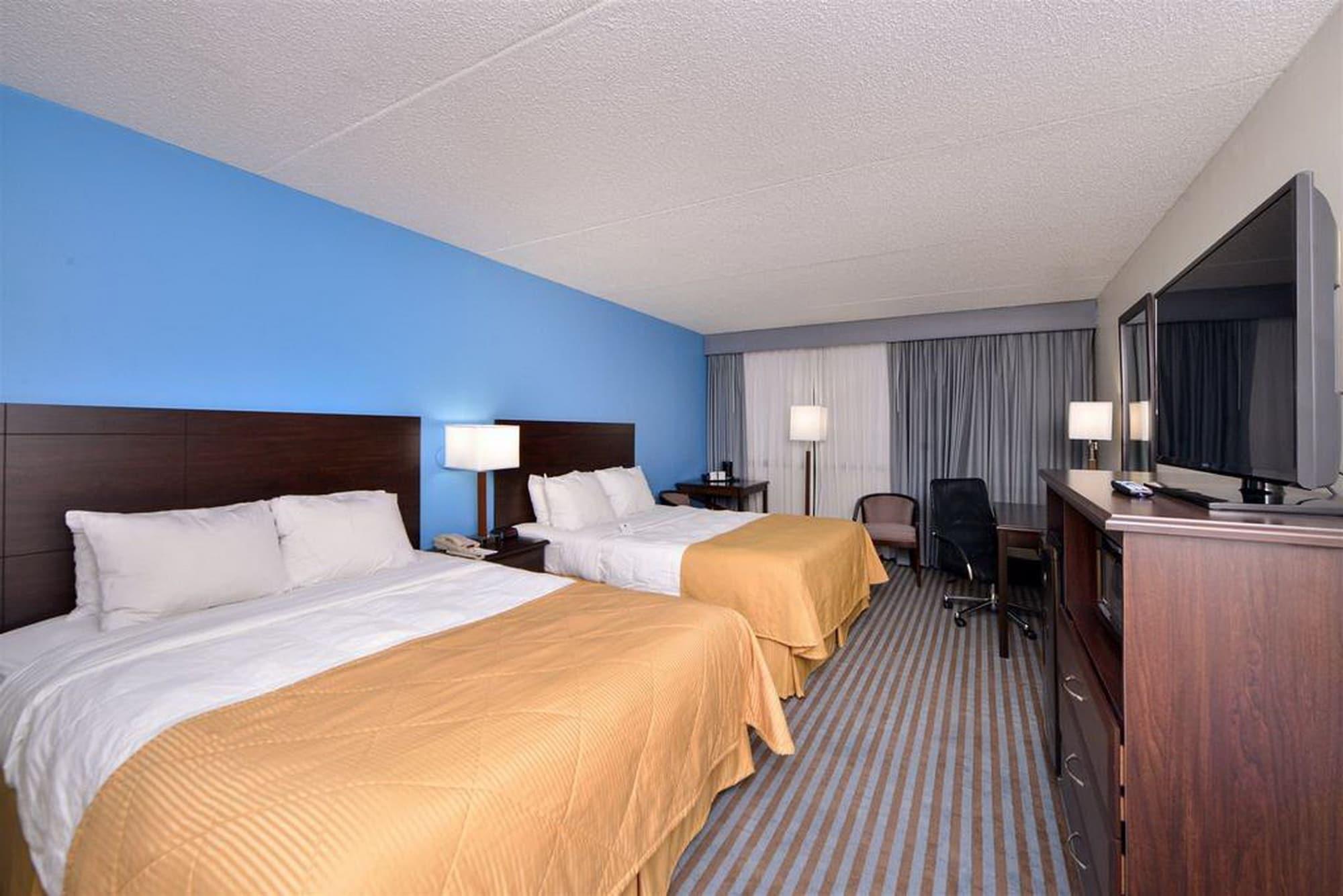 Ramada By Wyndham Cedar Rapids Hotel Ngoại thất bức ảnh