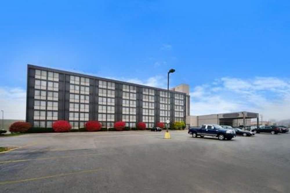 Ramada By Wyndham Cedar Rapids Hotel Ngoại thất bức ảnh