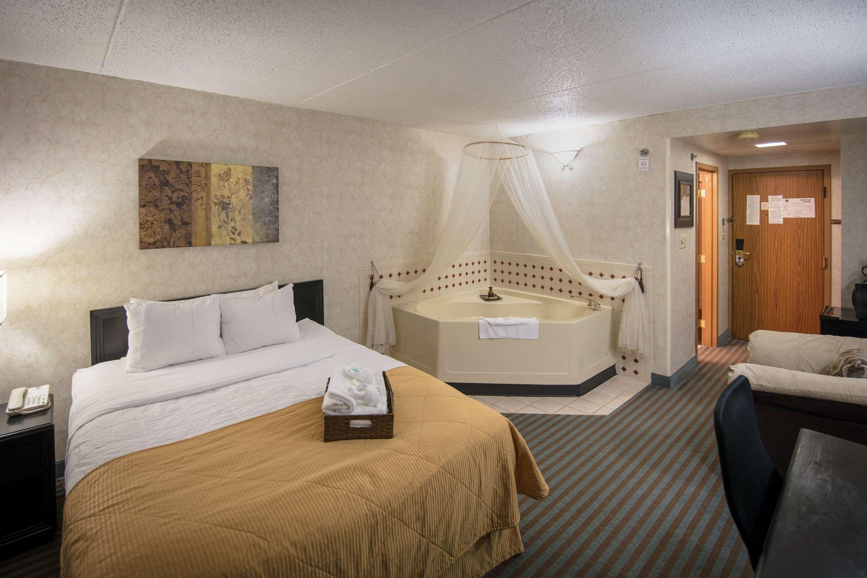Ramada By Wyndham Cedar Rapids Hotel Ngoại thất bức ảnh