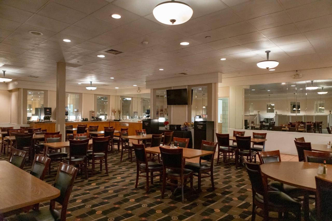 Ramada By Wyndham Cedar Rapids Hotel Ngoại thất bức ảnh