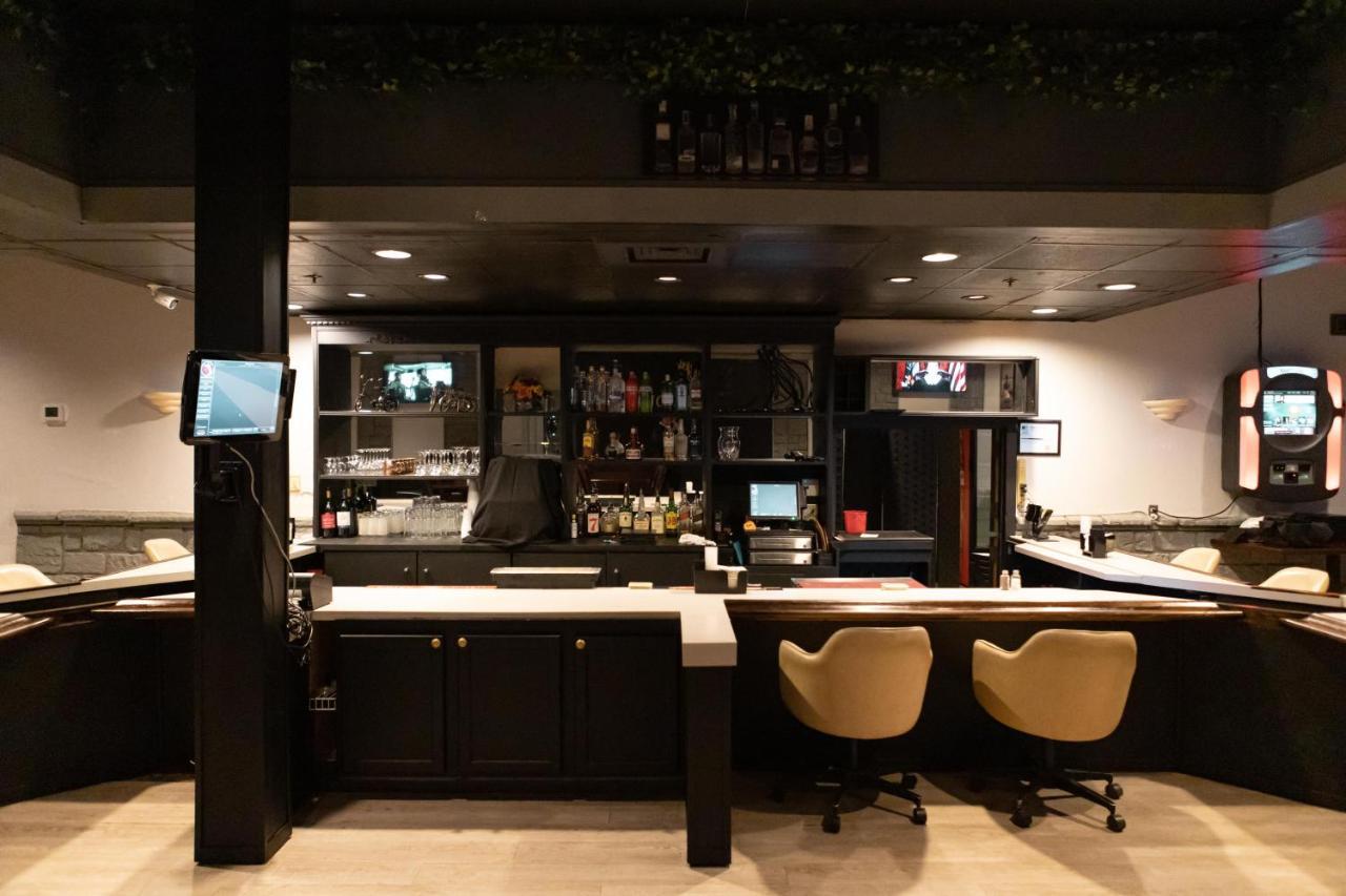 Ramada By Wyndham Cedar Rapids Hotel Ngoại thất bức ảnh