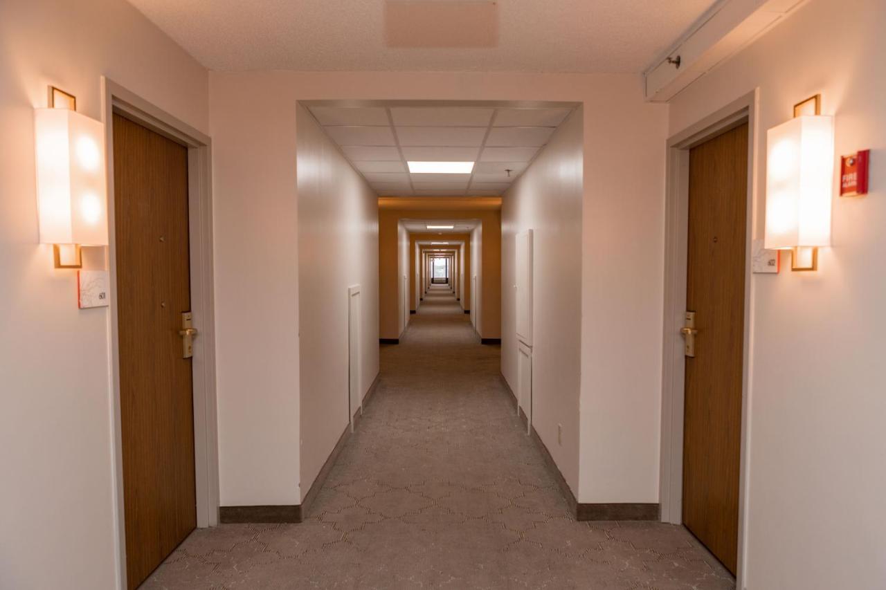 Ramada By Wyndham Cedar Rapids Hotel Ngoại thất bức ảnh