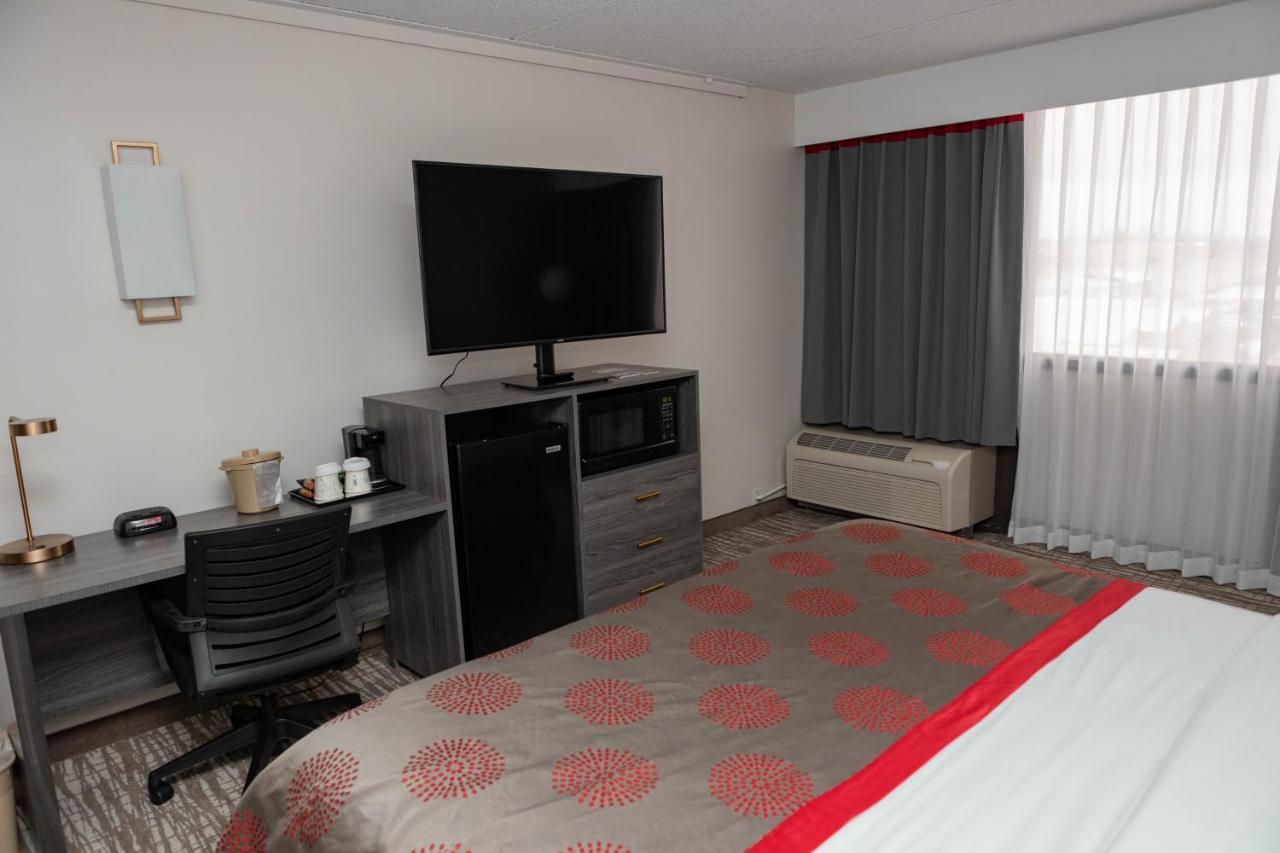 Ramada By Wyndham Cedar Rapids Hotel Ngoại thất bức ảnh