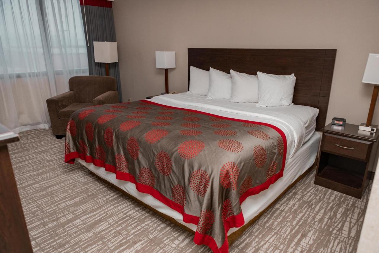 Ramada By Wyndham Cedar Rapids Hotel Ngoại thất bức ảnh