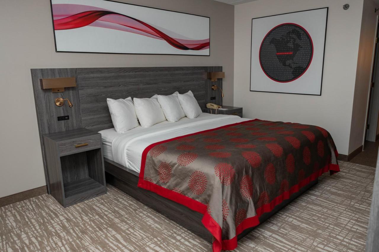 Ramada By Wyndham Cedar Rapids Hotel Ngoại thất bức ảnh
