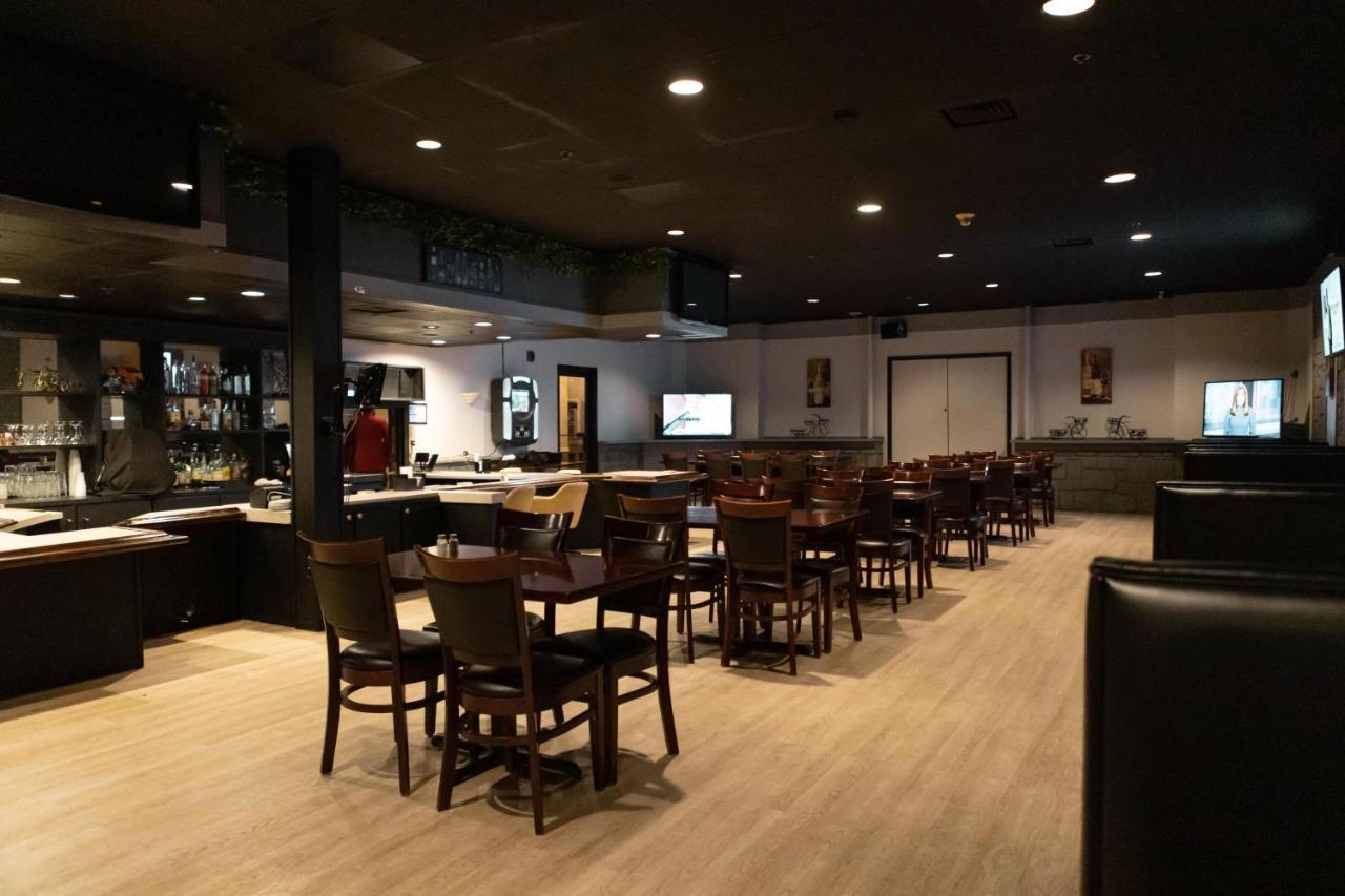Ramada By Wyndham Cedar Rapids Hotel Ngoại thất bức ảnh