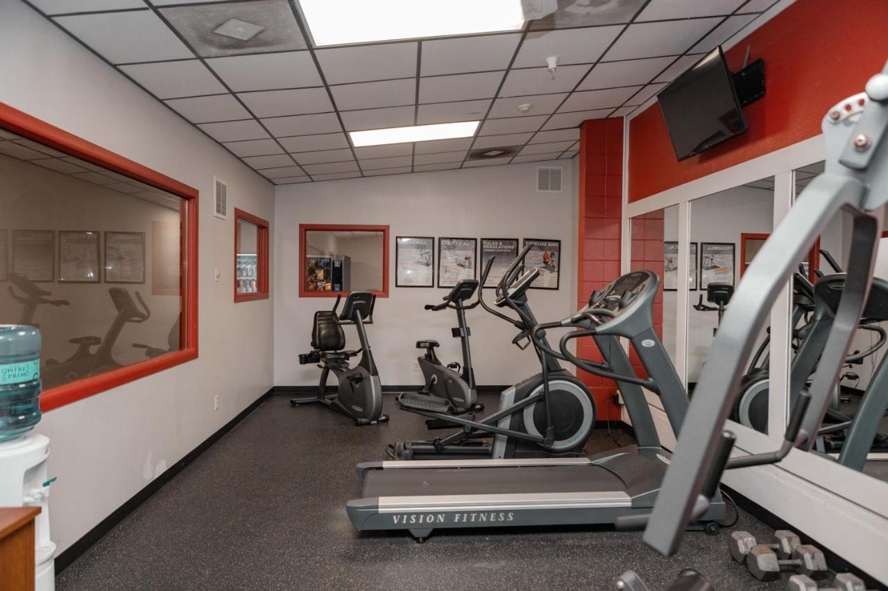 Ramada By Wyndham Cedar Rapids Hotel Ngoại thất bức ảnh