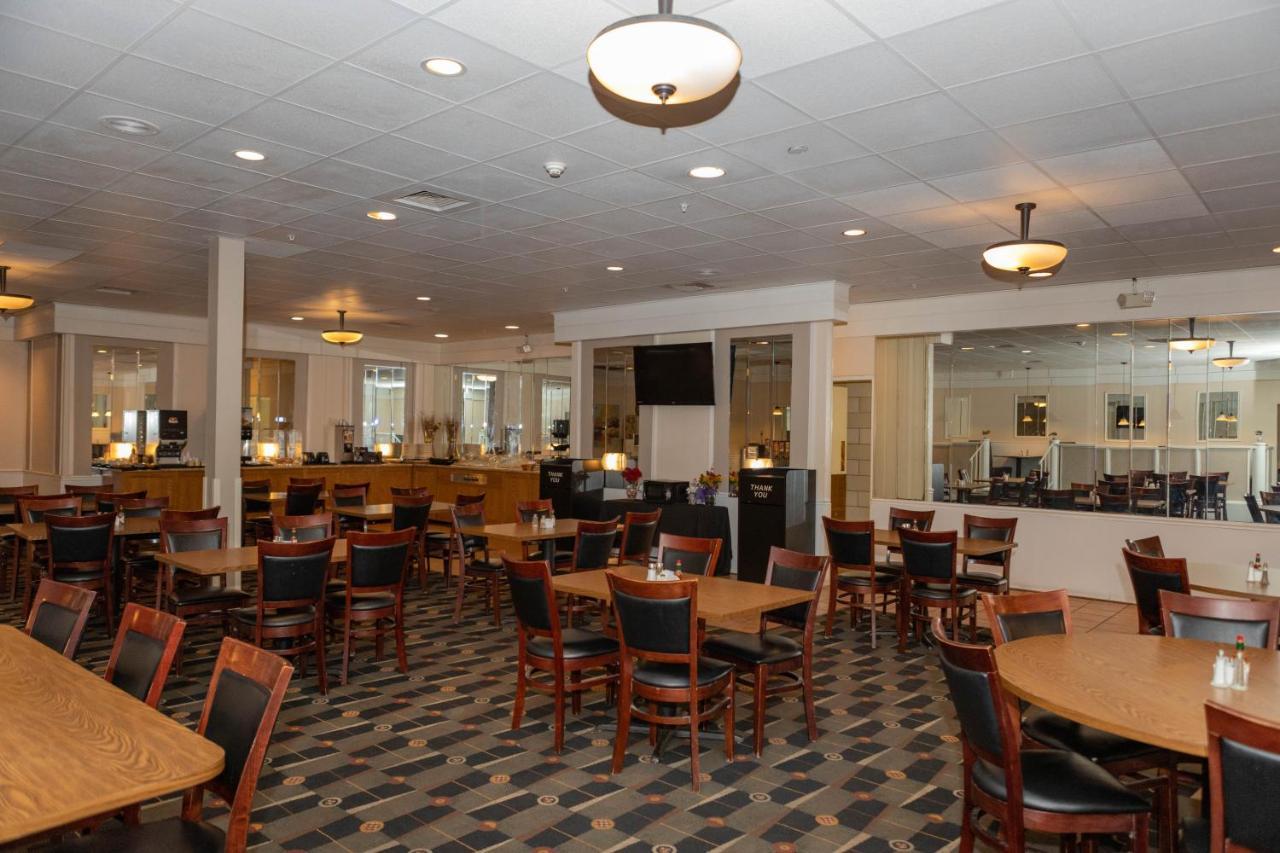 Ramada By Wyndham Cedar Rapids Hotel Ngoại thất bức ảnh
