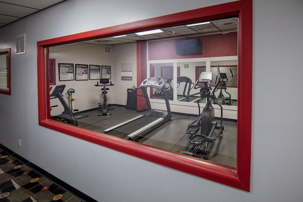 Ramada By Wyndham Cedar Rapids Hotel Ngoại thất bức ảnh
