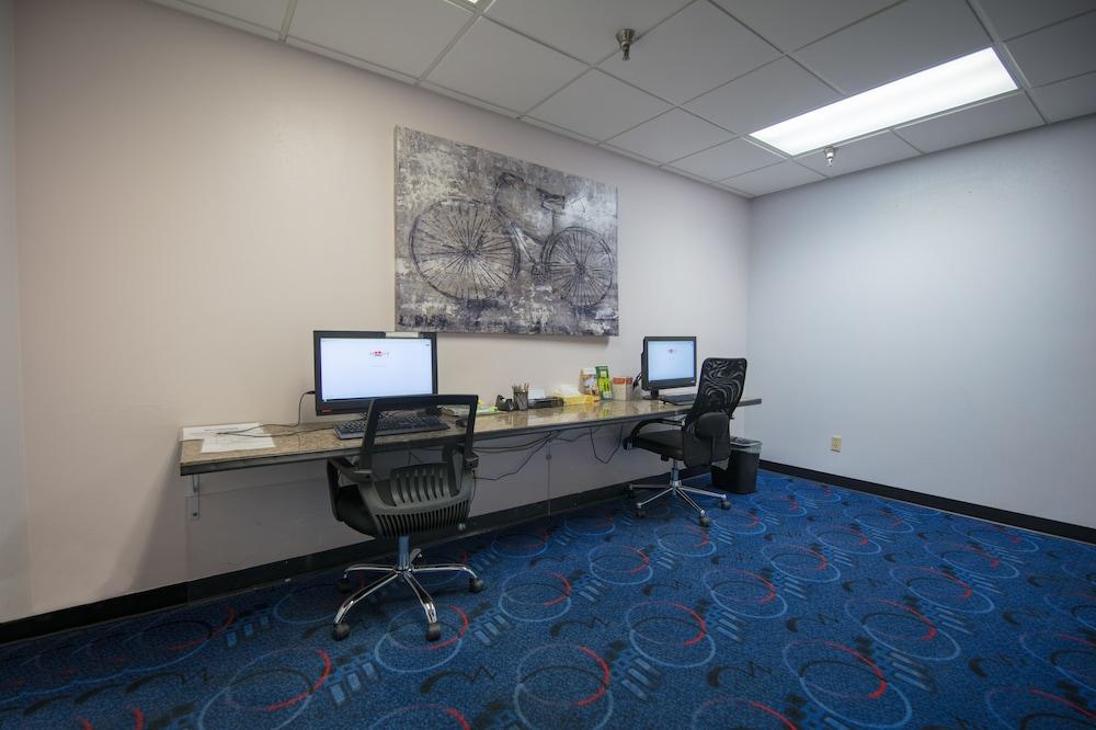 Ramada By Wyndham Cedar Rapids Hotel Ngoại thất bức ảnh