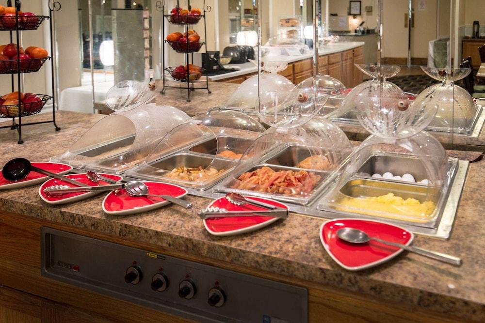 Ramada By Wyndham Cedar Rapids Hotel Ngoại thất bức ảnh