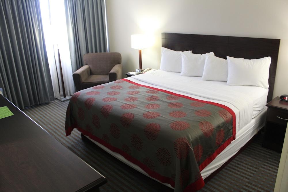 Ramada By Wyndham Cedar Rapids Hotel Ngoại thất bức ảnh