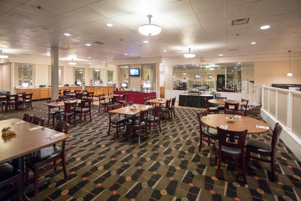 Ramada By Wyndham Cedar Rapids Hotel Ngoại thất bức ảnh